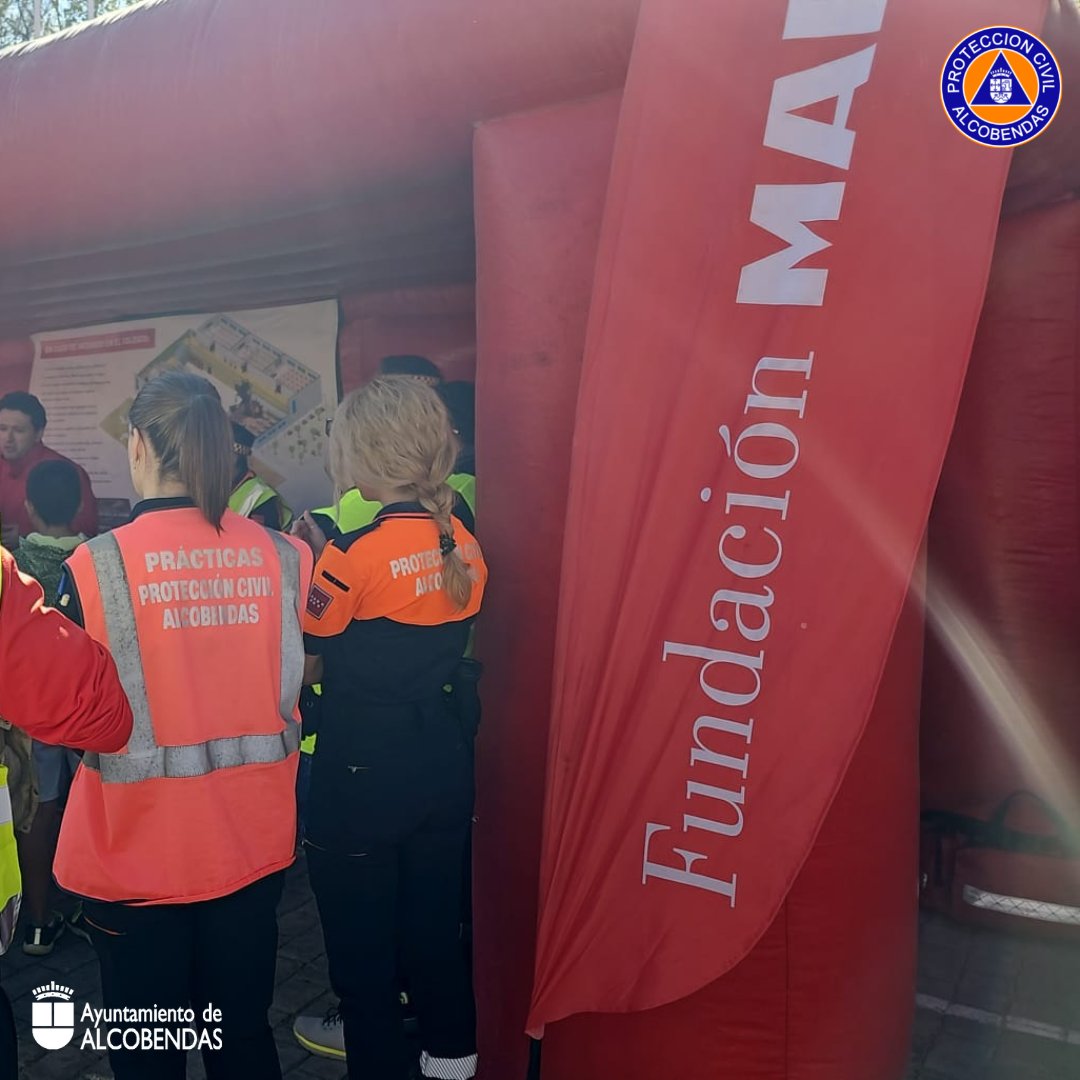 Alcobendas_Prot's tweet photo. Segunda jornada del #CIPE23 en #Alcobendas, hoy con una visita especial, cientos de escolares con los que compartimos, junto con el personal de @atpb y @fmapfre, la cultura de la prevención.
#SomosParteDeTi https://t.co/IbR6MQ8tGx