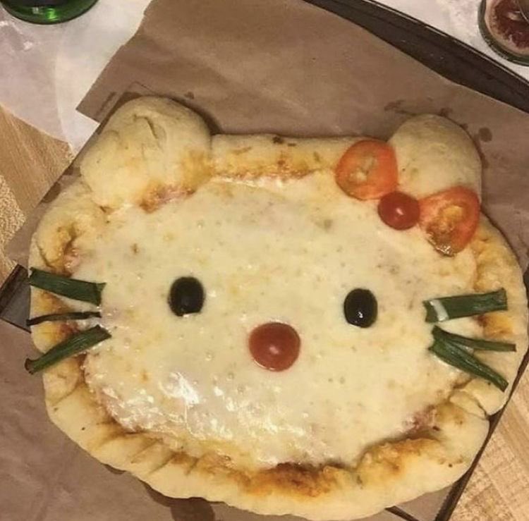voglio fare la pizza a forma di hello kitty con te ok????