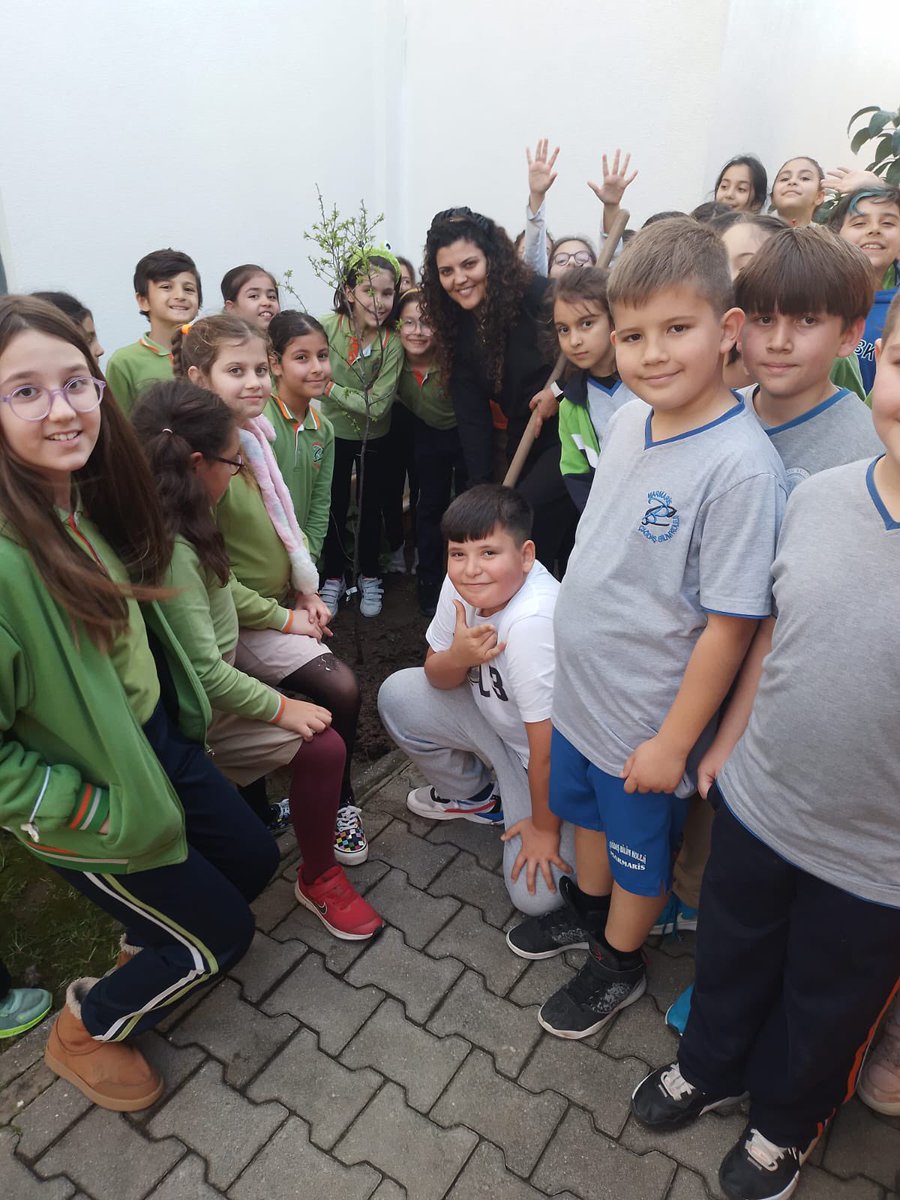 İlkokul Koro öğrencilerimiz #MuğlaKorolarŞenliği2023 etkinlikleri kapsamında müzik öğretmenimiz Nuray Çelik ile birlikte erik ağacı diktiler.

<a href="/mugla_mem/">Muğla İl Millî Eğitim Müdürlüğü</a> <a href="/emrecay55/">Emre ÇAY</a> <a href="/MarmarisMem/">Marmaris İlçe Millî Eğitim Müdürlüğü</a> <a href="/sibelkisaerbaa/">Sibel Kısa</a>
