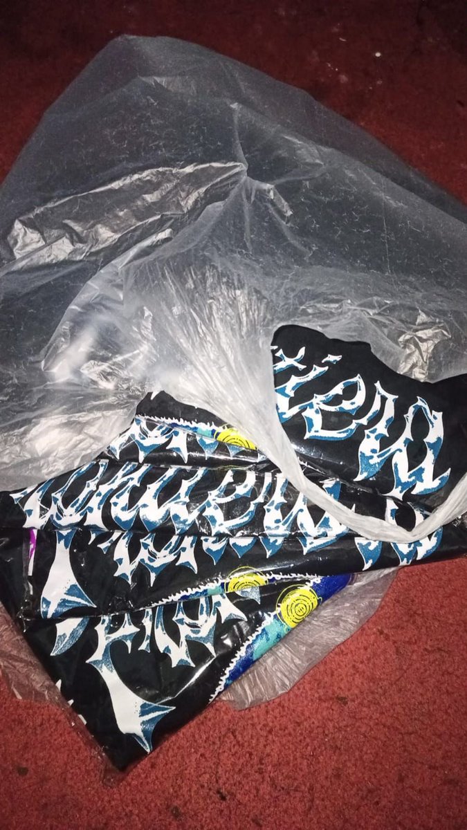 merapi_uncover's tweet image. *Telah hilang*

1 lusin kaos frontiera X 976stud di area seturan, hari sabtu tanggal 18 pukul 23.50, saat kami telah melakukan COD di berbagai titik COD. Kami beristirahat di warung kelontong dan 1 lusin kaos yang berada di motor diambil orang. |@976Stud