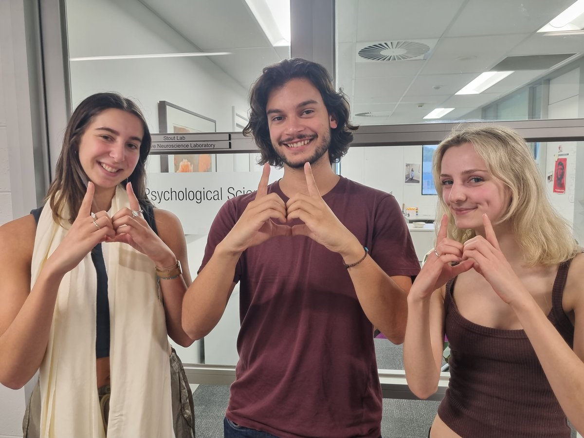 HDNetworkAUS's tweet photo. 23 March 2023 - HD Gratitude Day!
StoutLab students and staff celebrating the 30th anniversary of the discovery of the gene.
#hdgratitudeday23 #HuntingtonsDisease #HuntingtonsDiseaseAustralia #HuntingtonsDiseaseNetworkofAustralia https://t.co/u13VOAVLBE