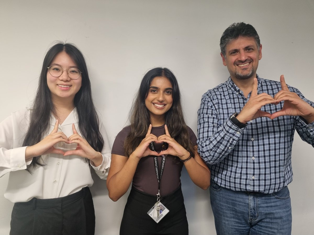 HDNetworkAUS's tweet photo. 23 March 2023 - HD Gratitude Day!
StoutLab students and staff celebrating the 30th anniversary of the discovery of the gene.
#hdgratitudeday23 #HuntingtonsDisease #HuntingtonsDiseaseAustralia #HuntingtonsDiseaseNetworkofAustralia https://t.co/u13VOAVLBE