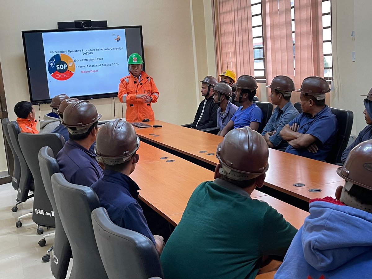 IOCLManipur's tweet photo. SOP Training &amp; quiz to TT crews at Imphal Depot as part of SOP adherence campaign on 23.03.22 https://t.co/n6WZp7Kleu