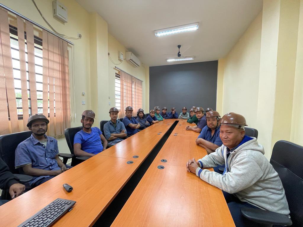 IOCLManipur's tweet photo. SOP Training &amp; quiz to TT crews at Imphal Depot as part of SOP adherence campaign on 23.03.22 https://t.co/n6WZp7Kleu