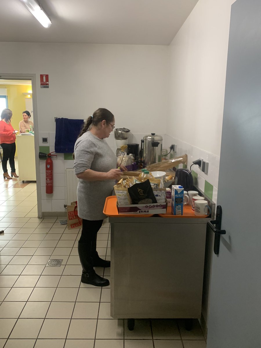 [#RecruterAutrement] Dans 30min, le service de « L’emploi au menu » débutera. 30 demandeurs d’emploi et employeurs vont venir déguster les plats préparés ce matin par leur pairs 👏un peu de stress mais une ambiance conviviale et solidaire ! 😁#innovation #TousMobilisés