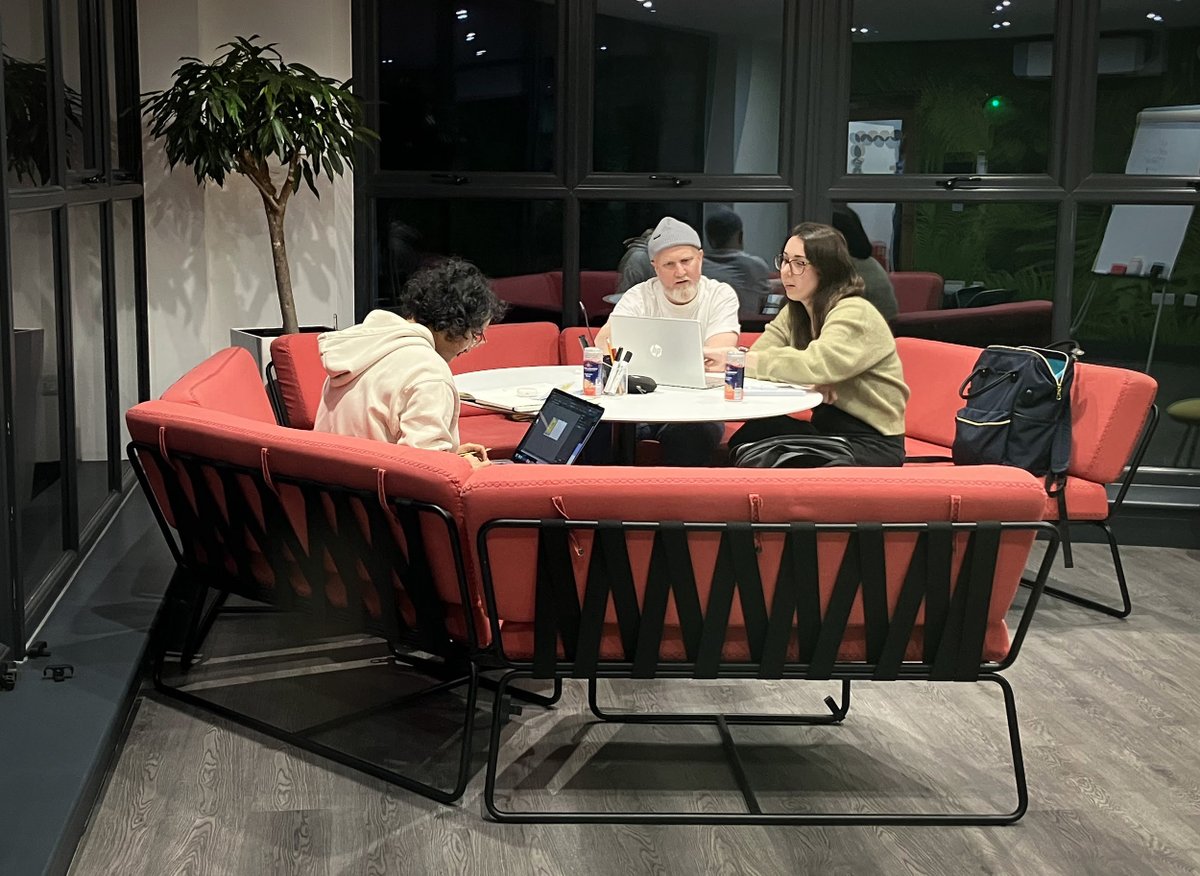 CodebarBrighton's tweet image. We were back at @mpbcom for this week's workshop, as part of @WeSpringForward Festival – thanks very much to them for hosting us 🙌🍕
The code chat carried on to the pub afterwards, with an impromptu lesson on JavaScript functions! 👏