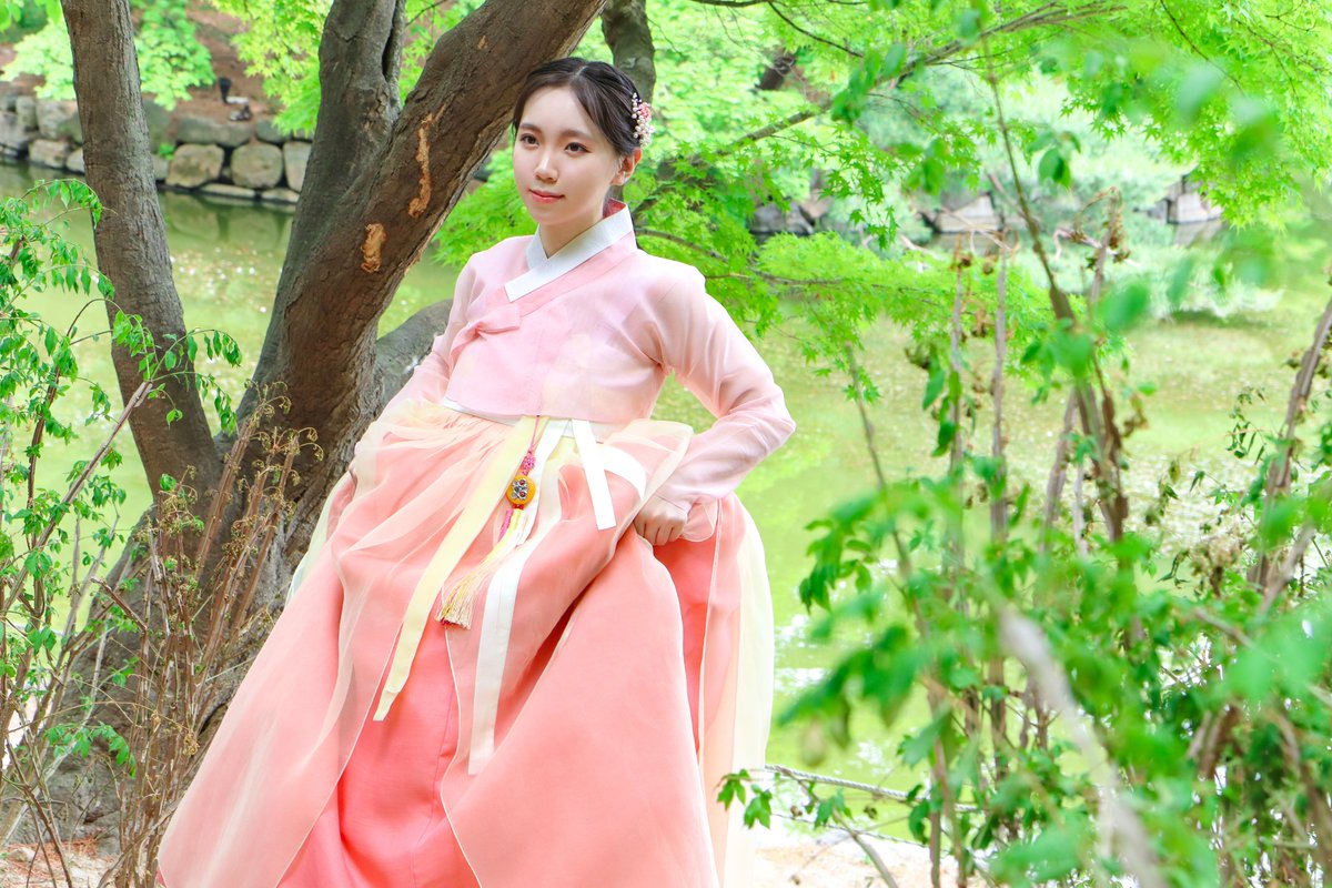 🌸

*  * 　　　 ⊹  ˚  .    　　.
⊹  ·  ✧ 　　　*    *
. 　　  ⊹  ✦  　 ✵  　　　　　*
* .　  ·
. 　 　  *

🌸: <a href="/Zene_cos_/">✨제네 | zene🥔</a>

📸 : <a href="/Ha_Bo_o/">하보</a>

#한복 #Hanbok #Zene_snap