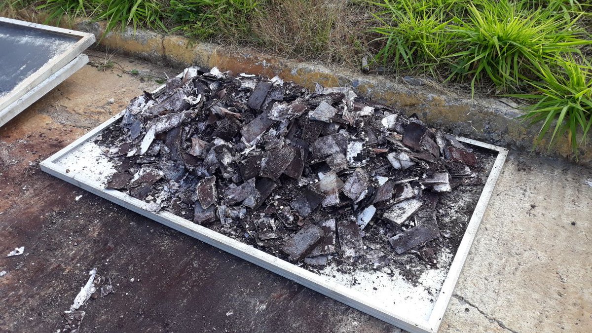 Continúan las irresponsabilidades con el manejo de desechos peligrosos, particularmente con las baterías del transporte, con alto contenido de plomo. <a href="/OCitma/">ORSA</a> sanciona con todo rigor estas violaciones en #PinardelRío. Decía José Martí:
"En prever está todo el arte de salvar".