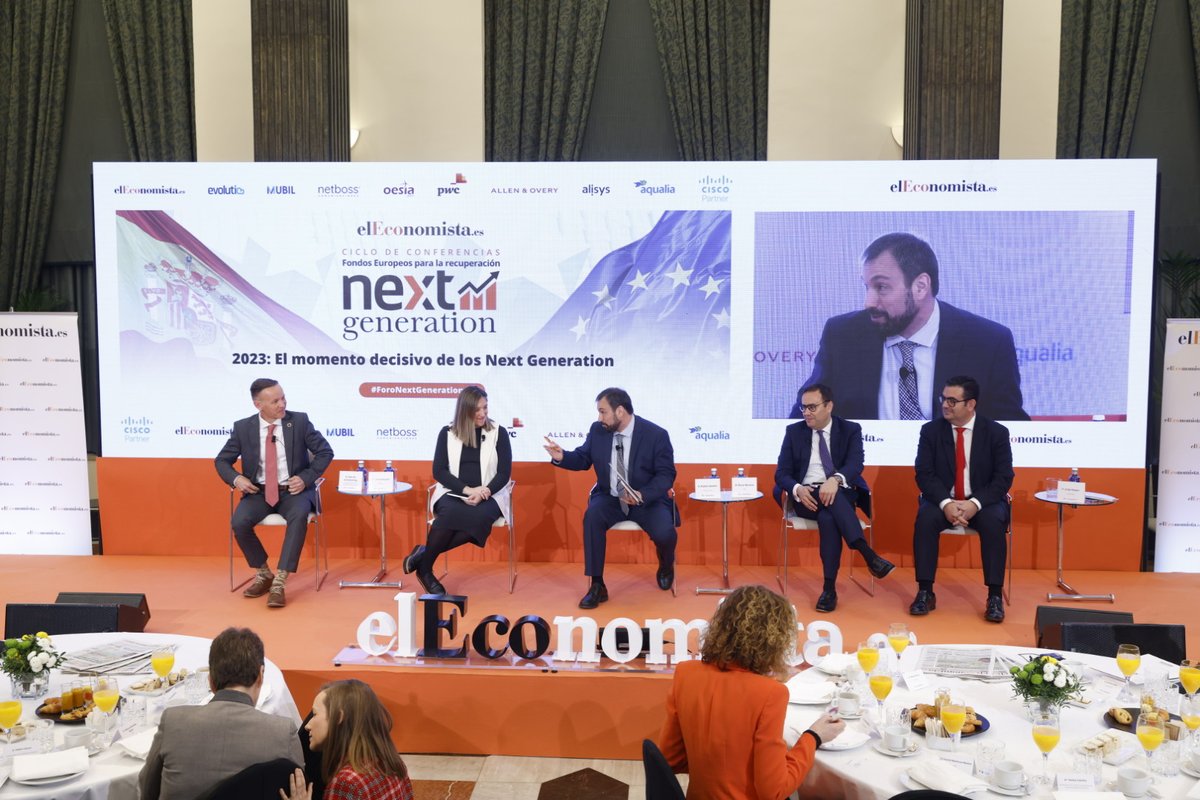 elEconomistaes's tweet photo. 🔶Comienza la 2ª mesa de debate: "Coche eléctrico y combustibles alternativos para un futuro sostenible"
🗨️Modera @rubenesteller, subdirector de #elEconomista
https://t.co/s2PXMv9TSX
#NextGenerationeE https://t.co/CUpwfIdGMm