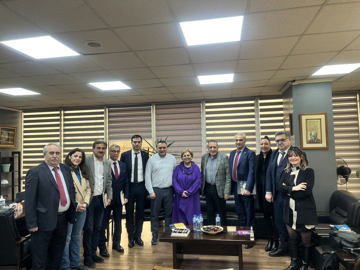 İdarecilerimiz ve alan şeflerimizle <a href="/itokurumsal/">İstanbul Ticaret Odası (İTO)</a> tarafından atanan İTO Meclis Başkanı ,Ak Makina , Mode Medikal ve İmplander Başkanı Sayın <a href="/OguzAkyuz1/">Oguz Akyuz</a> ve Kıymetli babaları Sayın İbrahim Akyüz’ü ziyarette bulunduk . <a href="/Aliyesilyrt/">Ali YEŞİLYURT</a> @ErCCanTURAN <a href="/istanbul_MTE/">İstanbul Mesleki ve Teknik Eğitim</a> <a href="/istanbulilmem/">İstanbul İl Millî Eğitim Müdürlüğü</a> <a href="/tcmeb/">Millî Eğitim Bakanlığı</a>