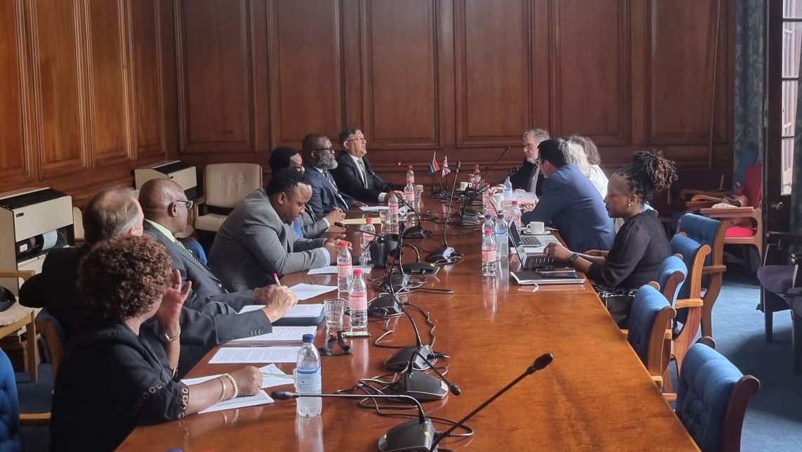 CPA_UK's tweet photo. It was a privilege to attend meetings at the South Africa Parliament &amp; sitting of the National Assembly in City Hall this week 🇿🇦🇬🇧

Thank you to our UK delegation @jonny_oates @karinsmyth @DavidMundellDCT @lynbrownmp for their dedication to strengthening parliamentary relations https://t.co/0bt6W7TTJj