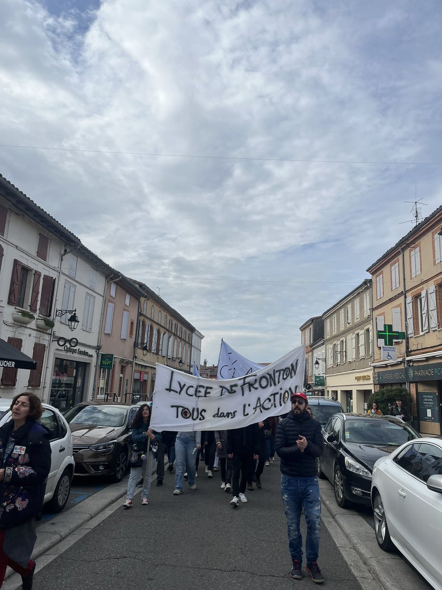 Historique : 1ere manif à #Fronton , commune du Nord-Toulousain #reformedeseetraites #CensurePopulaire #circo3105