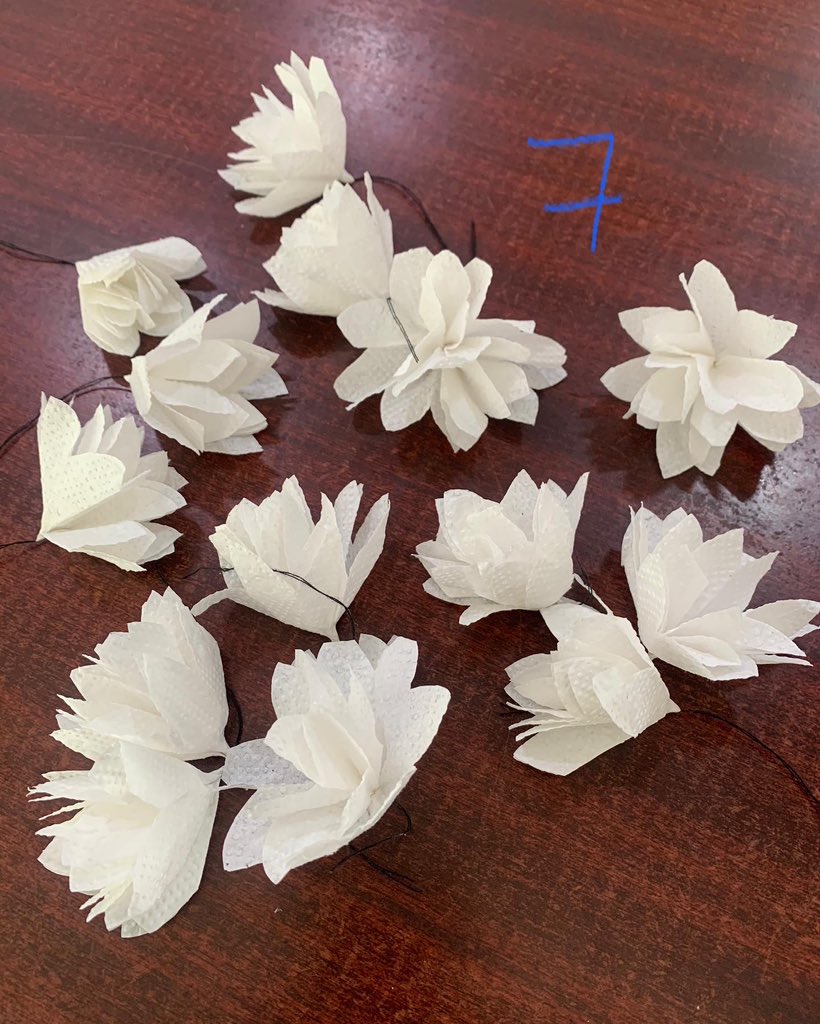 TaseCdenD's tweet photo. Easy craft, ignoring screen time 🤭 https://t.co/yeMQDo7c8s