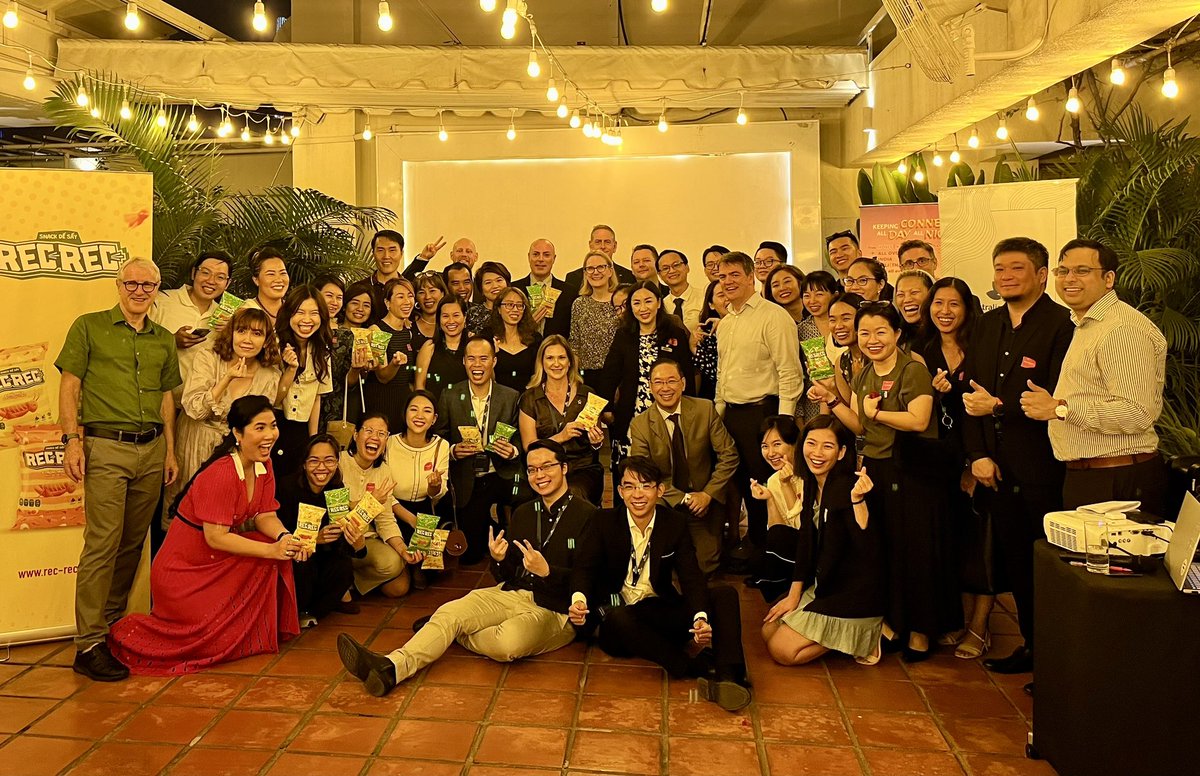 SaigonSarah's tweet photo. The 🇦🇺🇻🇳 Young Leaders Dialogue is building collaboration and partnership for a better future. The 2023 dialogue year launched this week in Melbourne and HCMC. We celebrated with 🦗protein snacks from food innovators and @AVYLD alum @CricketOneAsia
#sustainable #BPP #GlobalVic https://t.co/BXTr92auca