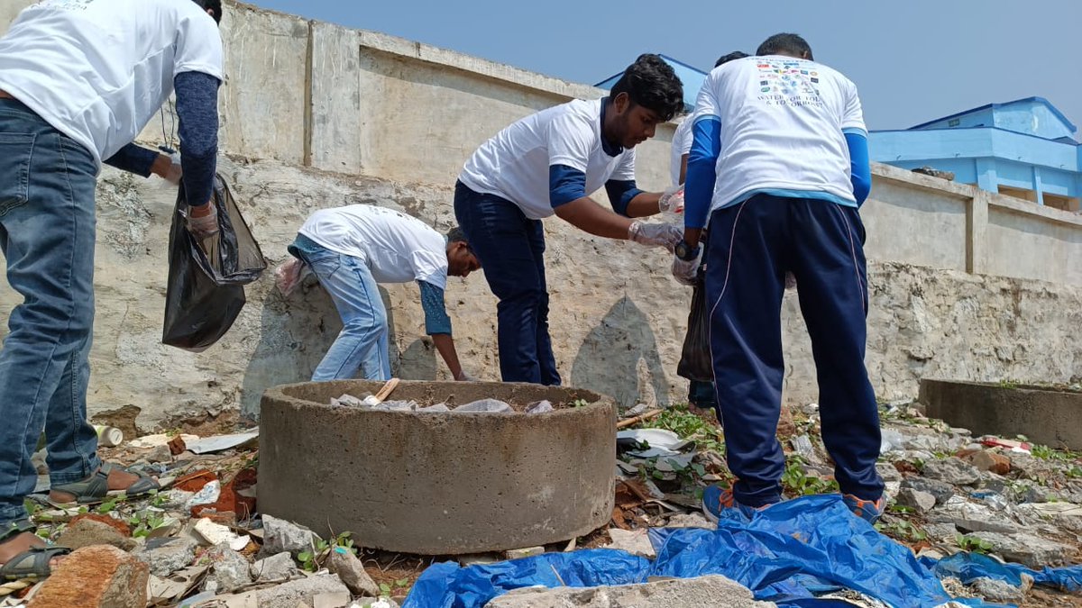 Be the change you want to see in the world! 🌏❤️🙌🏾 Odisha's Gopalpur 🏖️ received a whole new makeover thanks to the #WaterAction of 250 young people who participated in the beach clean-up organised by @Youth4WaterPlus @UNICEFIndia @SATTVIC_SOUL @forceorgin @Pantiss2 @UNinIndia