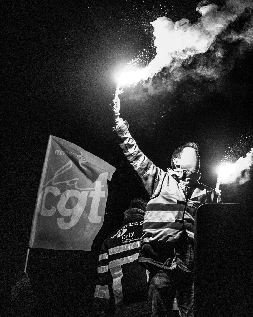 💥 Travailleurs et travailleuses dans la rue ! #Greve23Mars

Après une nouvelle provocation depuis le palais de l'Élysée, le monde du travail répond à Emmanuel Macron. De nombreuses actions ont eu lieu ce matin avant que les cortèges ne s'élancent dans toute la France.

THREAD 🧶