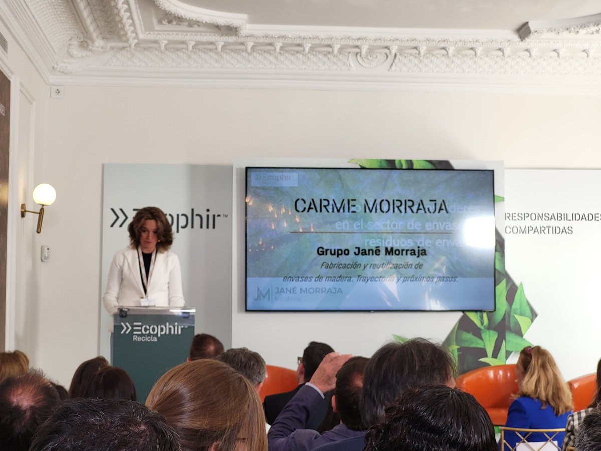 industriambient's tweet photo. Carme Morraja Ferrer, CEO de JANE MORRAJA explica en la presentación de #Ecophir, la fabricación y reutilizacion de #envases de #madera así como la trayectoria y próximos pasos del Grupo Jané Morraja

@ecophir https://t.co/ZwvhEt4Fxo