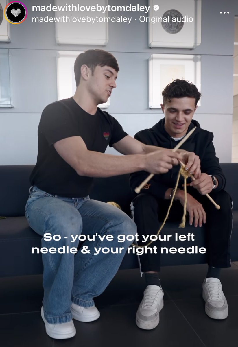 NatCBrooks's tweet photo. Even @LandoNorris is getting into some knitting!👍🏼☺️@TomDaley1994 even made him a crochet pouch to carry his Capri-Suns around in!🙌🏼🧶💙🧡✂️@McLarenF1
#mclaren #mclarenherobear #landonorris #tomdaley #hisface #madewithlovebytomdaley #crochet #knitting #craftforeveryone #lovecraft https://t.co/7n9DSQCVzy