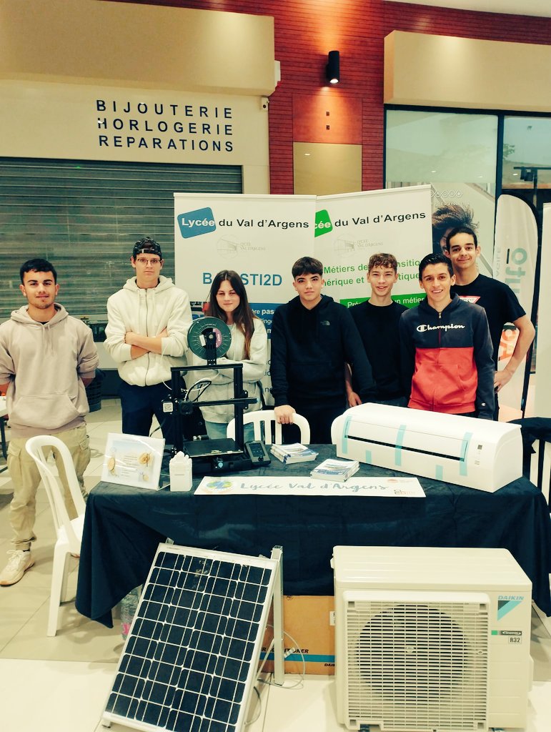 valdargens's tweet photo. Les ateliers de l'#environnement à #HyperUlesArcs. Présentation de nos filières de l'#innovation #technologique et de la #transitonNumerique et #énergetique. #avenir #orientation @OnisepNice #éducationnationale #LeMuy #Var https://t.co/JJbzxQ0cu2