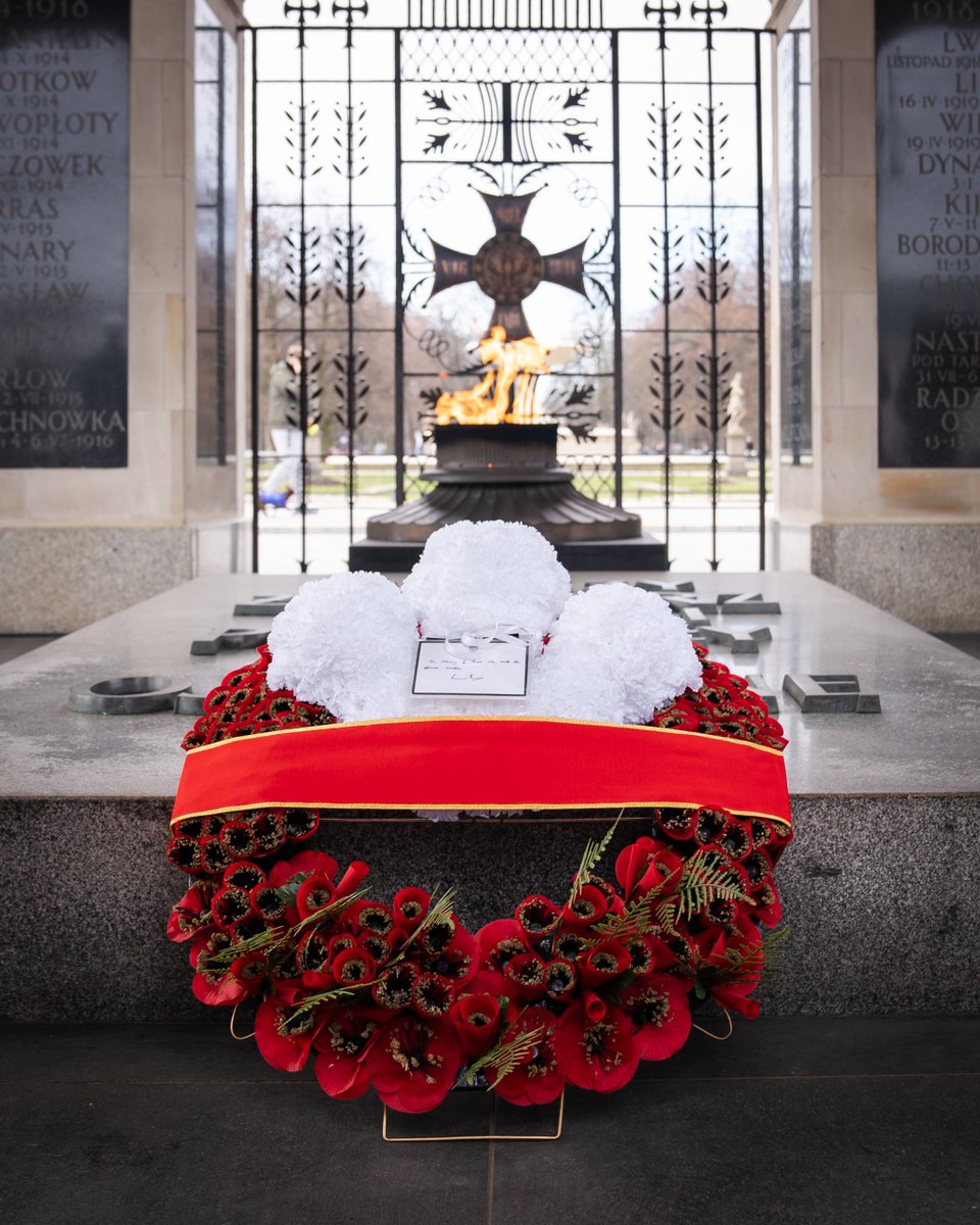 KensingtonRoyal's tweet photo. In memory of all those who have lost their lives and in thanks to all who have served and continue to do so around the world. 

Ku pamięci wszystkich tych, którzy zginęli i w podziękowaniu wszystkim tym, którzy służyli i nadal służą na całym świecie. https://t.co/kw0lBGBAbr
