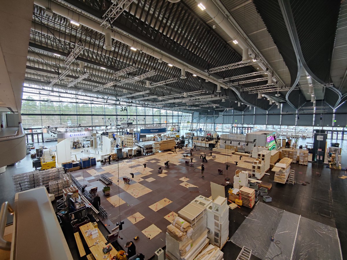 Stand construction for 👉 #ECS2023 has begun, and with it the countdown ⏲️. The halls are filling up and the anticipation is rising 🚀. Only a few more days and the preparations are in full swing. We look forward to next week.  
#europeancoatings  #coatingsshows #coatingsindustry