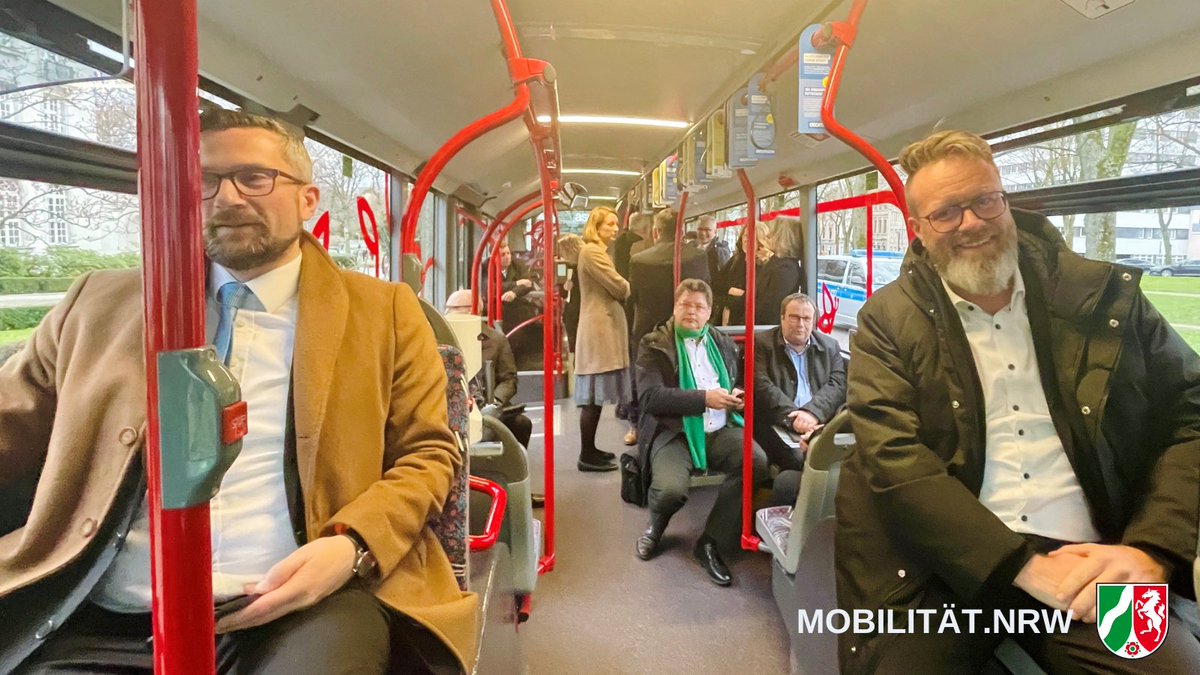 VerkehrNRW's tweet photo. Nach dem ersten Tag der #Verkehrsministerkonferenz #VMK ging es mit einem Linienbus der #ASEAG zum historischen Rathaus der Stadt #Aachen. Vielen Dank an Oberbürgermeisterin @SibylleKeupen für den herzlichen Empfang!
#VMKnrw https://t.co/GZfJG8kJZz