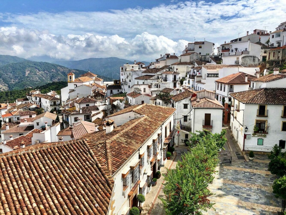 Discover one of the most beautiful white villages in Southern Spain. Benalauría village really is the original rural part of Andalucía. 

Find out more! --> southolespaintours.com/tour/discoveri…

#spain #whitevillage #benalauría...