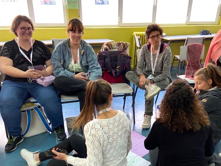 DareicV's tweet photo. #ErasmusPlus 
30 professeurs des écoles et conseillers pédagogiques du Val d'Oise en mobilité #Emile à Madrid : une formation dédiée à l'enseignement de et en langue étrangère, pour accompagner les pôles linguistiques renforcés et les projets LV ambitieux. https://t.co/vdqH4PCEZE