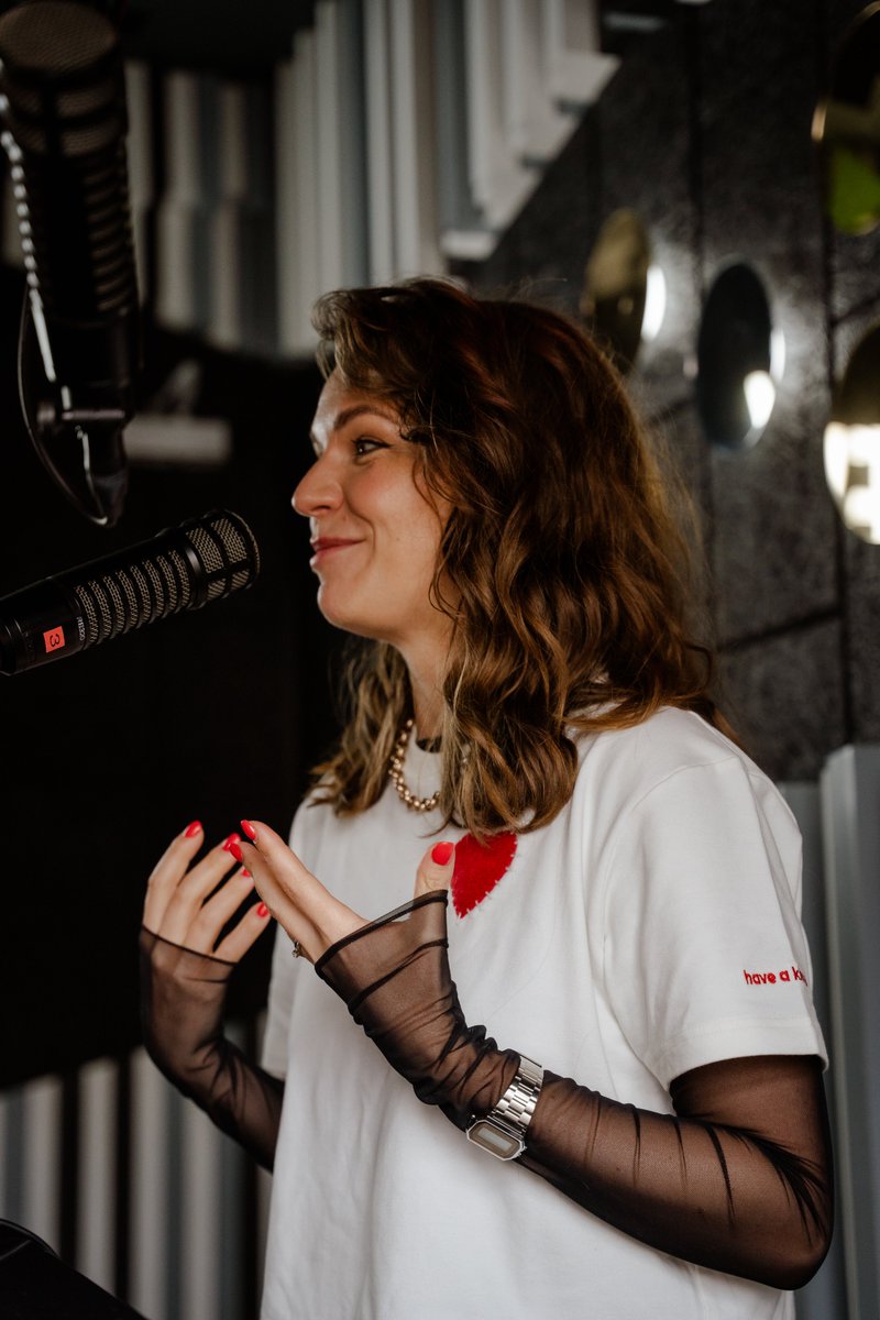 radiotev's tweet photo. Šorīt ciemos @martagrigale ar jaunu dziesmu "AI, KĀ SĀP!" ❤️🩹
#intervijatev #radiotev #aikāsāp https://t.co/RiO0Krrx5M