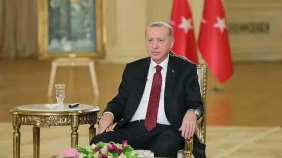 Erdoğan: 'Et ve Süt Kurumu satış noktalarında fiyat kıyma için 119 lira, kuşbaşı et için 129 lira olarak belirlendi.' 👉Başka hangi gelişmiş ülkede bir Cumhurbaşkanı canlı yayında kıyma ve kuşbaşı et satış fiyatı açıklar? :)