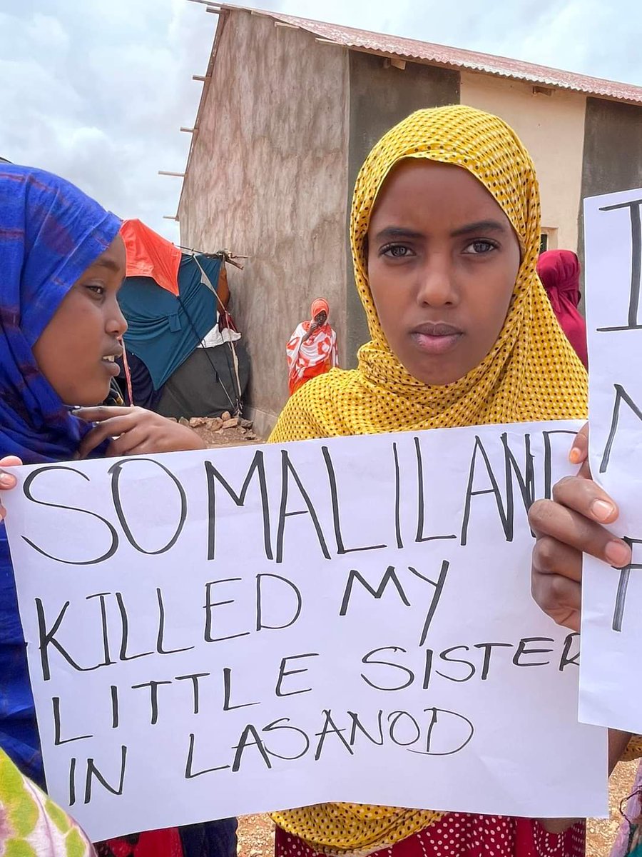 SSC_Post's tweet photo. feelings of children whose families were killed by secessionist #Somaliland military in #Laascaanood 
May Allah give them sabir from their beloved parents and relatives massacred in Lascaanod.
#SSCGENOCIDE
#Laascaanood https://t.co/rrKFwoi79X
