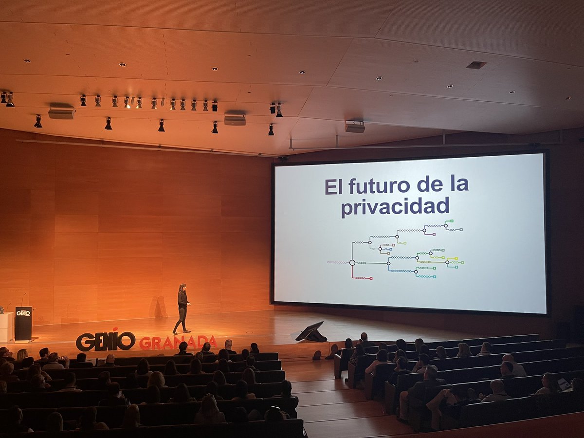“A Mark Zuckerberg le diría que si quiere seguir viendo a Facebook en 20 años, deje de depender de los datos personales de sus usuarios” — Carissa Véliz #GENIOInnovaGranada23