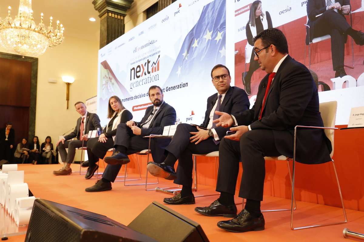 elEconomistaes's tweet photo. MESA 2 | 🔶Hablamos sobre movilidad sostenible, puntos de recarga, desarrollo de las baterías y autonomía del vehículo eléctrico, combustibles fósiles, electrificación y Ley de Movilidad Sostenible
https://t.co/s2PXMv9TSX
#NextGenerationeE https://t.co/huI7LlIppg