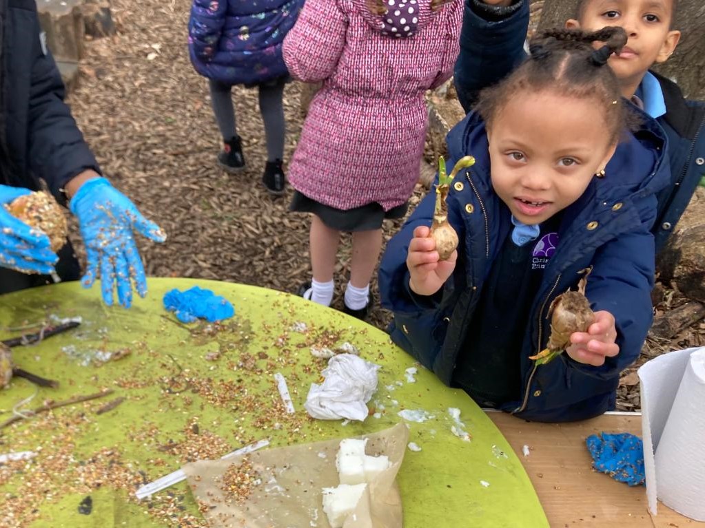 More natural fun for the kids @Christchurchsw9 at our After School Forest club funded by Grow Back Greener @MayorofLondon @LDN_environment! Grandmas footsteps, apple seed ball making, bird ID, all rounded off with hot chocolate. More next week! #outdoorlearning #socialenterprise