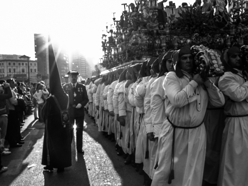 Jueves Santo de 2005, la Sagrada Cena viene de la Estación camino de la Alameda. #CofradiasMLG