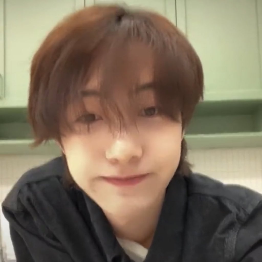 mfaljen's tweet photo. renjun is so cute :( https://t.co/DbqrSpXjdS