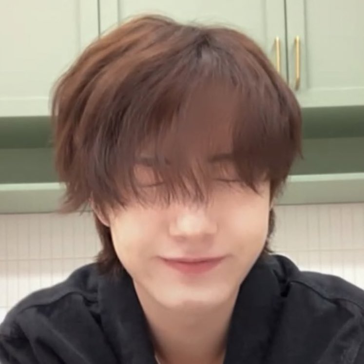 mfaljen's tweet photo. renjun is so cute :( https://t.co/DbqrSpXjdS