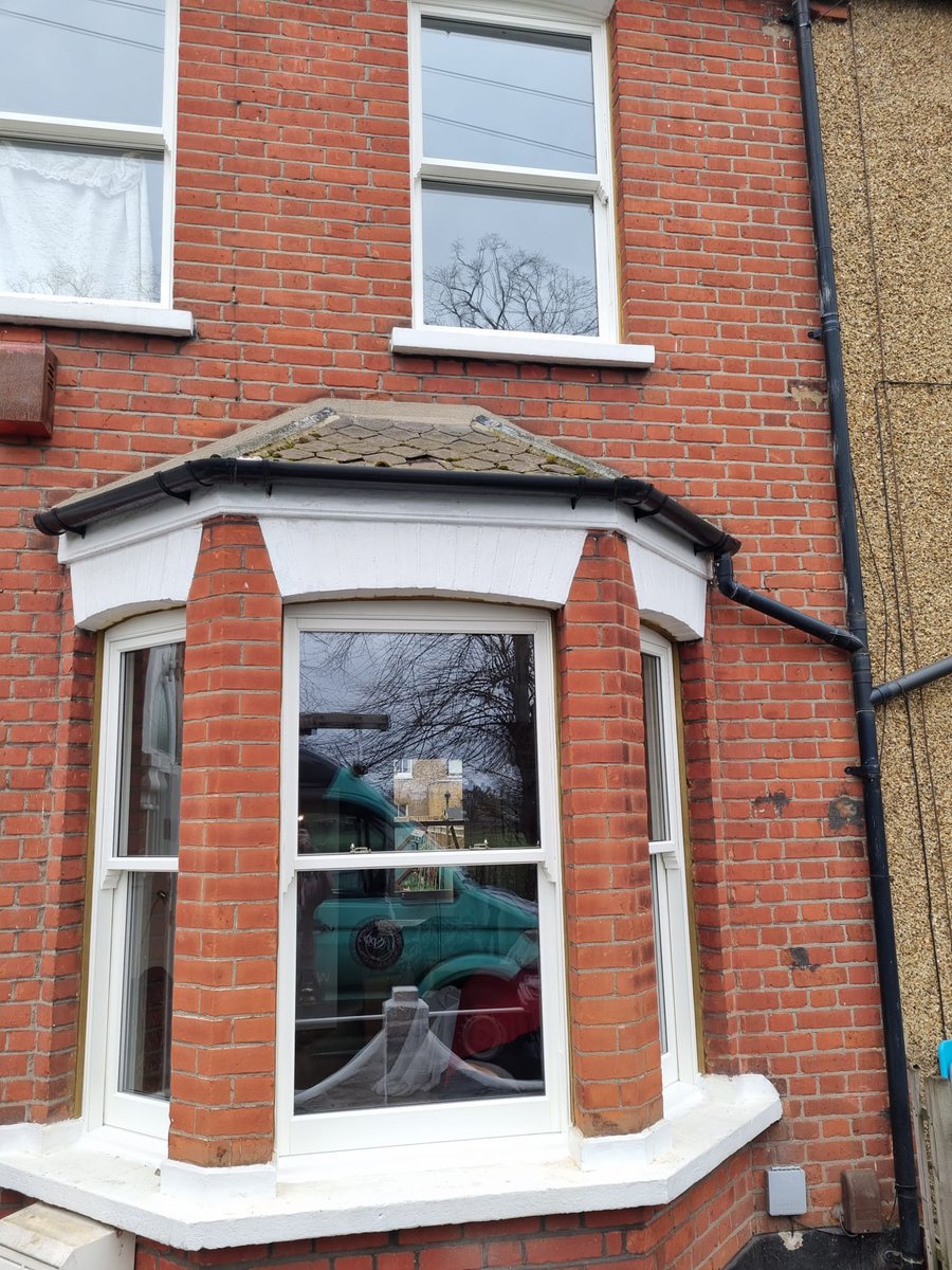 PPGlass1's tweet image. New Bygone Harmony sash windows finished with a White Wood effect, have been installed for our wonderful customer at their Wimbledon home.

#bygone #bygonecollection #pandpglass #sashwindows