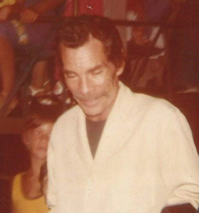 Fr5lcEpXgAE1F8l?format=png&name=small