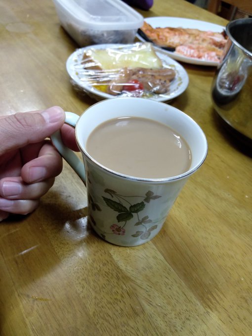 食後のコーヒータイム☕️休肝日アピールです(*`･ω･´)今宵も月がきれいです🌜(そう思う事にします😳)#カフェオレ#休