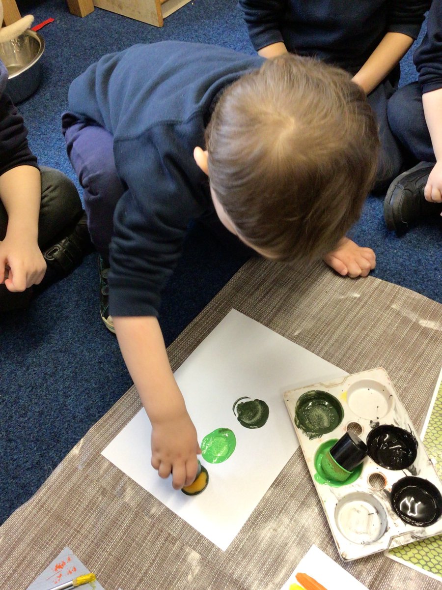 Nursery_GV's tweet image. This week we have been looking at animal patterns and creating our own repeating patterns based on the colours of the jungle animals! 🟠⚫️🟠⚫️🟠⚫️
#eyfs #theanimalboogie #repeatingpatterns #stan #staninaction