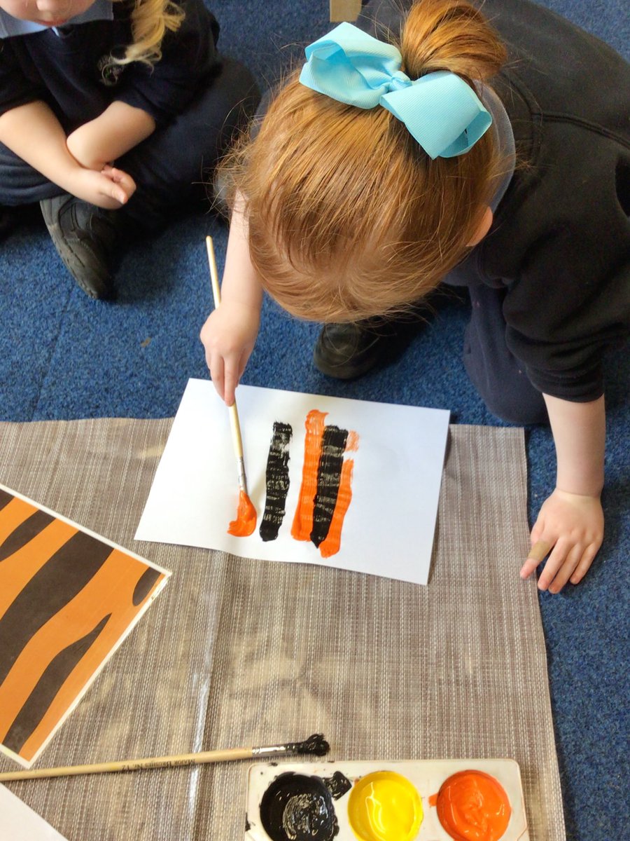 Nursery_GV's tweet image. This week we have been looking at animal patterns and creating our own repeating patterns based on the colours of the jungle animals! 🟠⚫️🟠⚫️🟠⚫️
#eyfs #theanimalboogie #repeatingpatterns #stan #staninaction