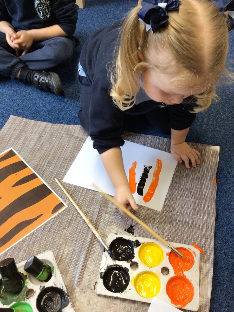 Nursery_GV's tweet image. This week we have been looking at animal patterns and creating our own repeating patterns based on the colours of the jungle animals! 🟠⚫️🟠⚫️🟠⚫️
#eyfs #theanimalboogie #repeatingpatterns #stan #staninaction