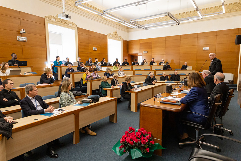 UniSantaCroce's tweet photo. Su iniziativa della #Facoltà di #Diritto #Canonico e del #Centro di #Studi #Giuridici sulla #Famiglia, si svolge oggi la #Giornata di studio #interdisciplinare su "la famiglia come soggetto evangelizzatore primario" 👇 https://t.co/y4GUDrkvOC