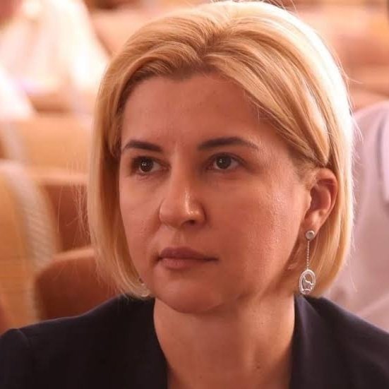 DuhaSena's tweet photo. Gagauzya Başkanı İrina Vlah:

"Bozkurt sembolünü çok araştırdım. Bu işin ruhunu okudum, öğrendim ve anladım ki bu sembol Gagauzya'nın, Türk ulusunun sembolü. Bu küpeleri gösteriyorum, çünkü burada Türk insanı yaşıyor, bizim dilimiz bir, ruhumuz bir." https://t.co/1R1Jj3p3ZN
