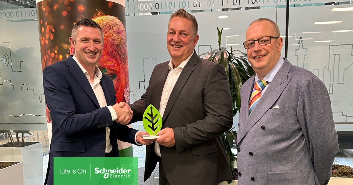 SchneiderITUK's tweet photo. Congratulations to @datacentreuk! We are delighted to share that our Elite Partner Data Centre UK has won Schneider Electric's first UK&amp;I #Sustainability Impact Award.DC UK has demonstrated outstanding efforts to decarbonise its customers' #datacentres. https://t.co/5HoIghMXWT https://t.co/hv3yldOOv7