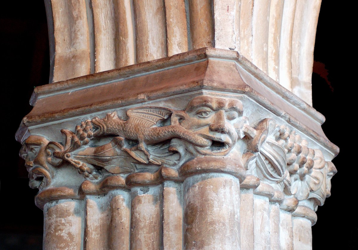 Woodbury #Devon
Hungery dragon on pillar capital
📸Sue Andrew
#DragonsInChurches
#AnimalsInChurches