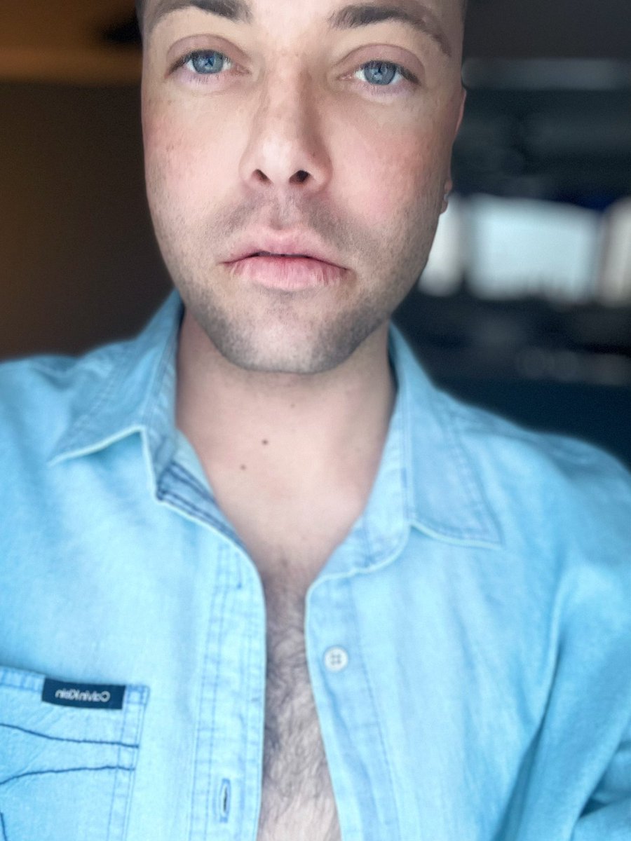 JamesRossNNY's tweet photo. Trying to look my best cause my boyfriend left me after almost 4 years😥 #brokenheart #alone #ugly #Virgo #NewProfile #tellmelies https://t.co/O9qdcx3bSK