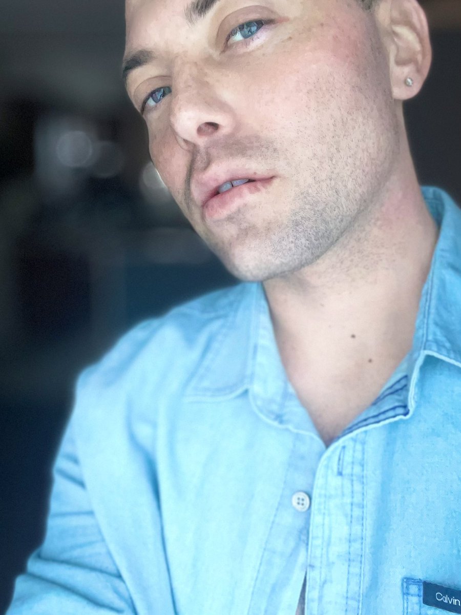 JamesRossNNY's tweet photo. Trying to look my best cause my boyfriend left me after almost 4 years😥 #brokenheart #alone #ugly #Virgo #NewProfile #tellmelies https://t.co/O9qdcx3bSK