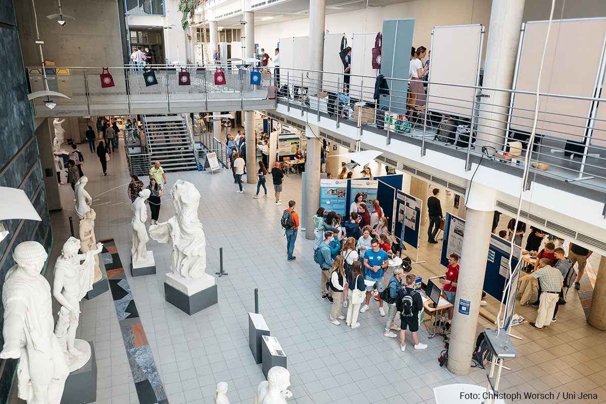 UniJena's tweet image. Wie hängen Biologie und Informatik zusammen? Erzählt ChatGPT gerade Quatsch?
Um diese und andere Fragen geht es am Samstag, 25. März, beim Schnuppertag #Mathematik und #Informatik @UniJena für Schülerinnen und Schüler ab der 8. Klasse.
➡️ fmi.uni-jena.de/schnuppertag